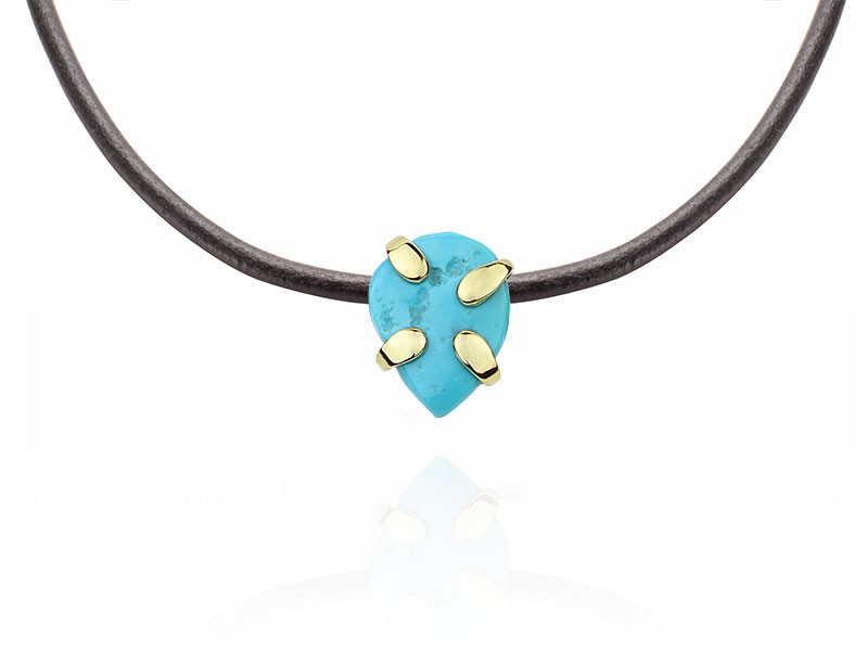 Collar de cuero, oro amarillo y turquesa natural. Collar de cuero, oro amarillo y turquesa natural.
