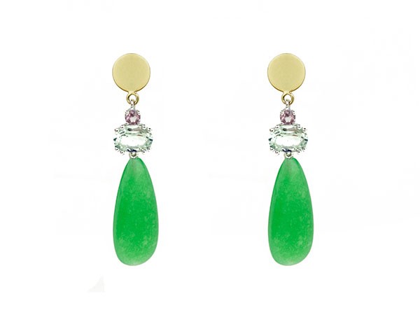 Yellow gold and silver earrings with Rhodolites, green Amethyst and green Jade Knobs. Yellow gold and silver earrings with Rhodolites, green Amethyst and green Jade Knobs.