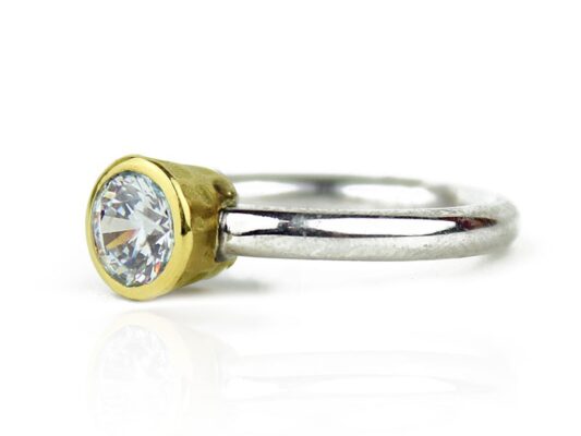 Silver and yellow gold ring with Swarovski.