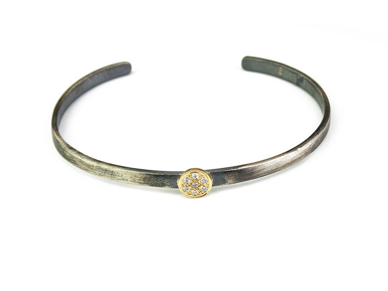 Matte oxidized silver bracelet, open, with a yellow gold center and 7 white diamonds. Matte oxidized silver bracelet, open, with a yellow gold center and 7 white diamonds.