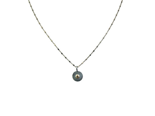Penjoll amb cadena i placa plata mat rovellat i boca or groc amb Diamant talla brillant negre.