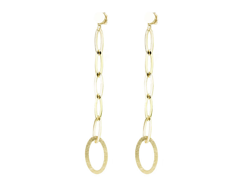 Long yellow gold earrings combining two sizes of vague and polished and matte finishes. Long yellow gold earrings combining two sizes of vague and polished and matte finishes.