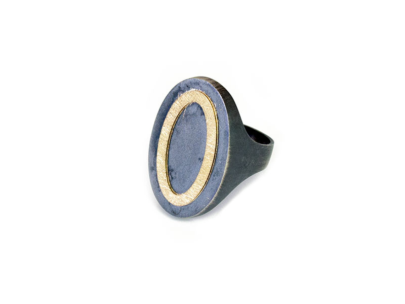 Satin silver and yellow gold ring. Satin silver and yellow gold ring.