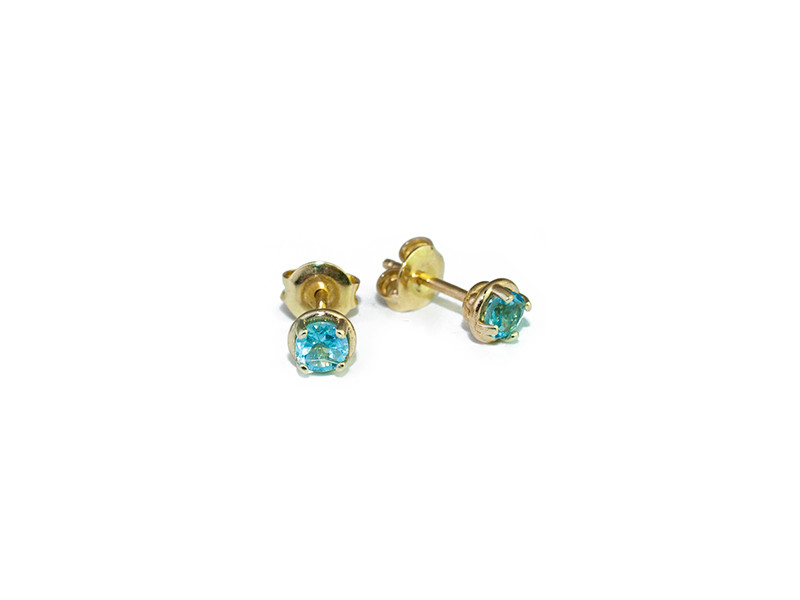 Yellow gold earrings with natural blue topaz. Yellow gold earrings with natural blue topaz.
