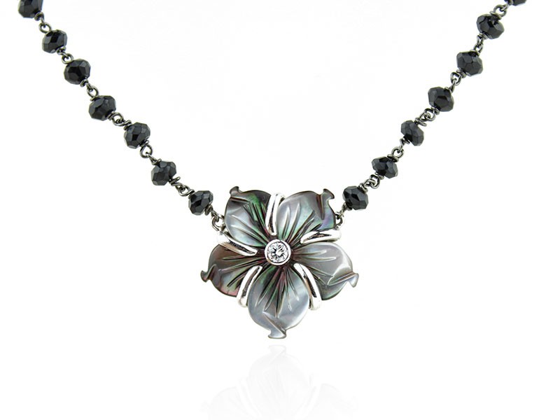 Spinel and white gold necklace, grey mother-of-pearl flower and brilliant. Spinel and white gold necklace, grey mother-of-pearl flower and brilliant.