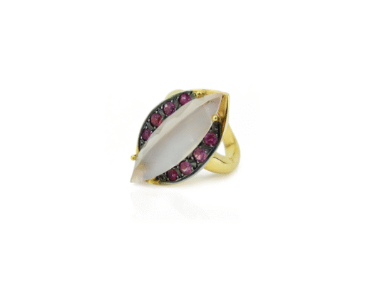 Gold ring with rose quartz and rhodonites