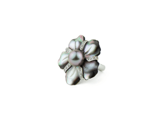 White gold ring, grey mother-of-pearl flower, Tahitian pearl and brilliant cut diamonds.
