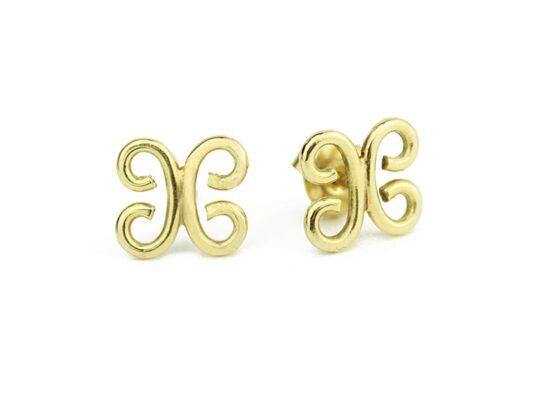 Vintage style yellow gold earrings.