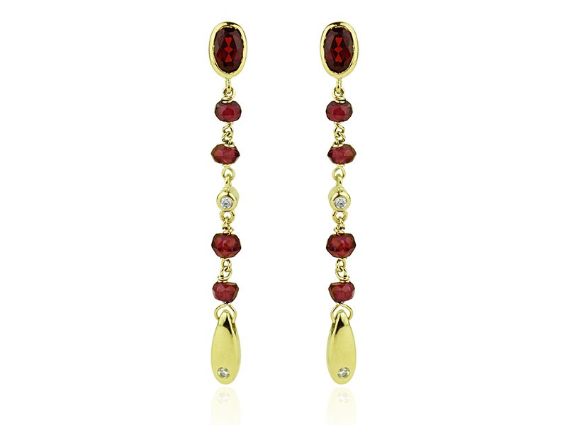 Yellow gold earrings, garnets, teardrop with brilliant. Yellow gold earrings, garnets, teardrop with brilliant.