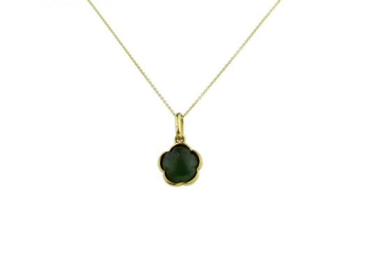 Colgante de oro amarillo con piedra de Jade.