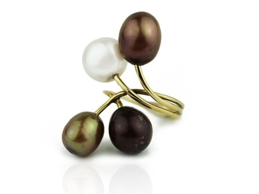 Gold and pearl ring