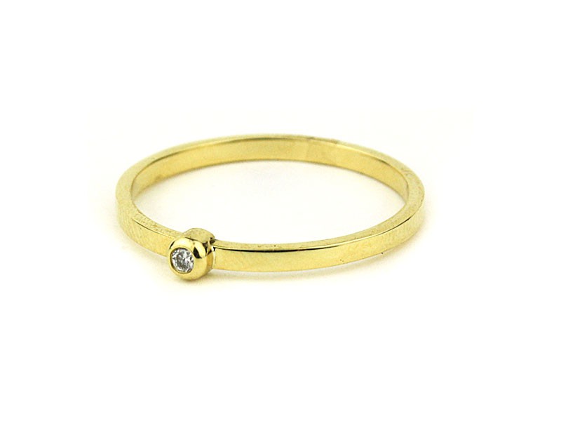 Gold ring with brilliant. Gold ring with brilliant.