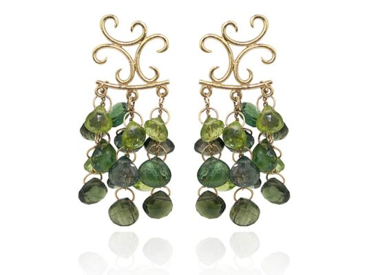 Pendientes de oro con peridotos briolette.