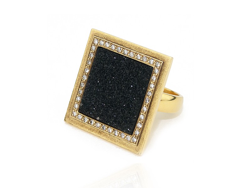 Gold ring with Drossy onyx and diamonds. Gold ring with Drossy onyx and diamonds.
