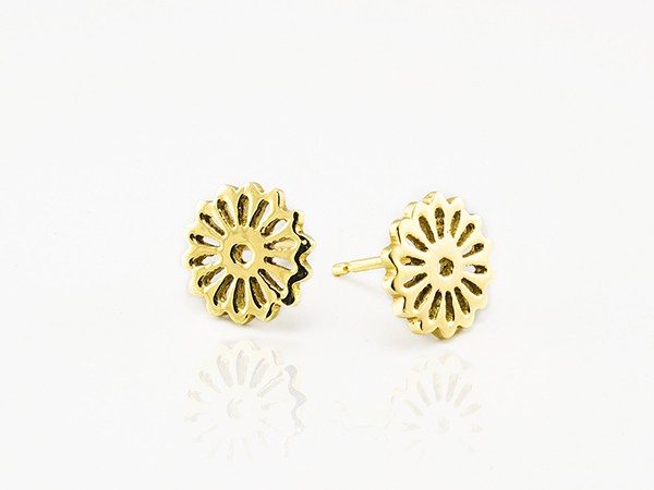 Yellow gold flower-shaped earrings. Yellow gold flower-shaped earrings.