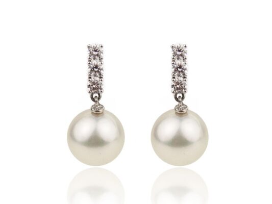 Arracades d'or blanc amb perles i brillants.