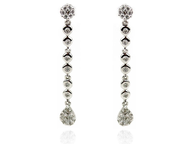 Arracades d'or blanc amb brillants. Arracades d'or blanc amb brillants.