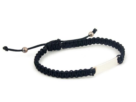 Macramé bracelet with rectangular silver plate.