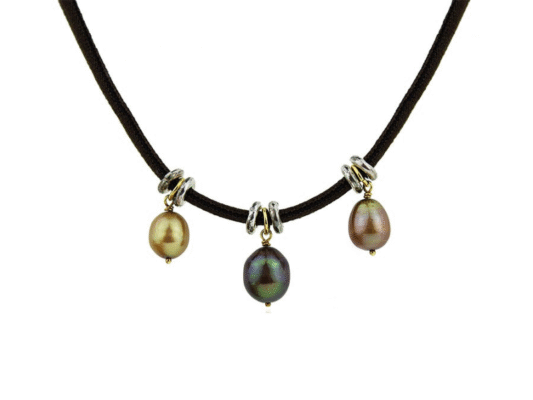 Collar elástico con entrepiezas de plata  y perlas montadas en oro amarillo.