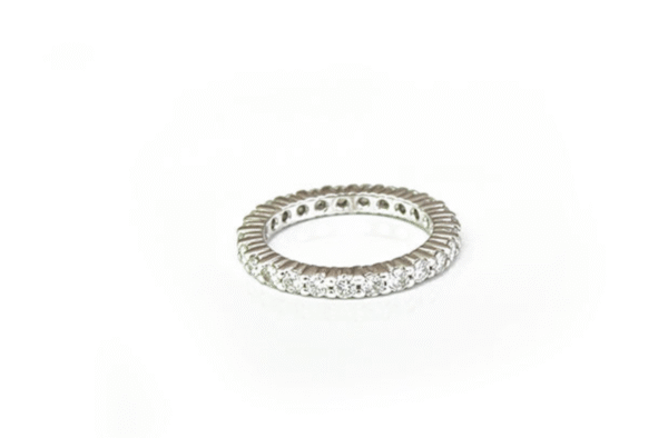 Aliança en or blanc de 750mm, amb Diamants talla brillant. Aliança sencera de 4 grapes.