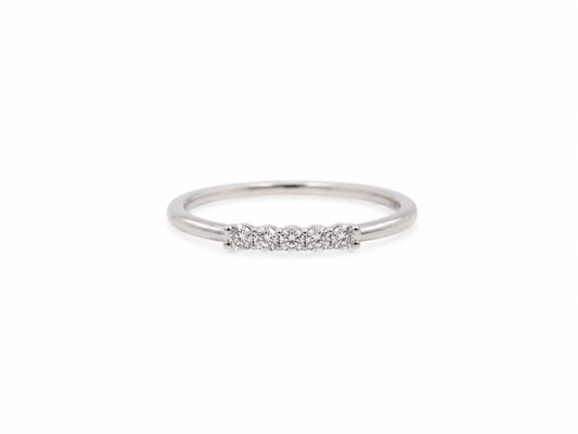 Anell d'or blanc i brillants.