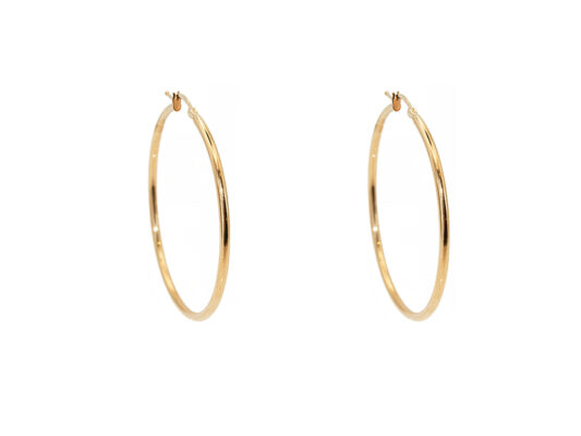 Aros de oro amarillo.