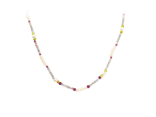 Collar de piedras naturales y oro amarillo.