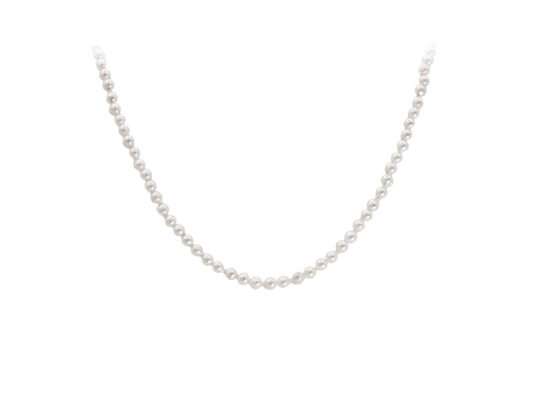 Akoya natural pearl necklace.